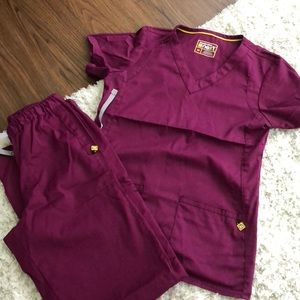 Wonder wink scrub set